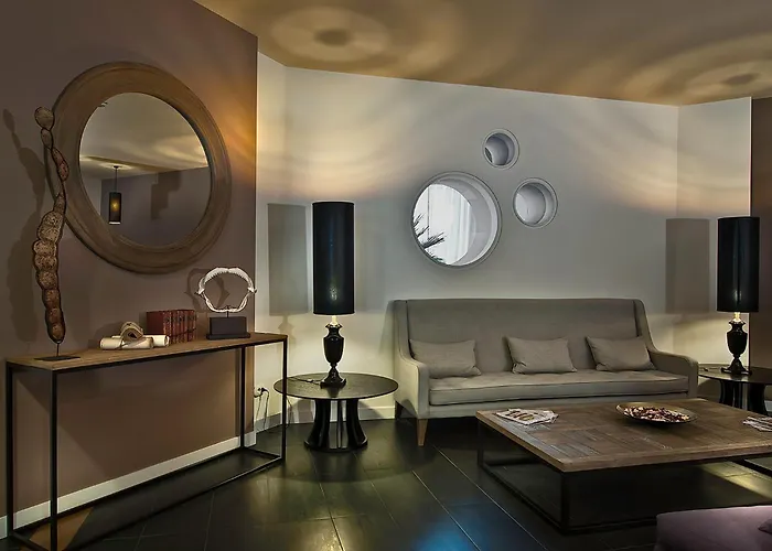 Отель Caravel 4*