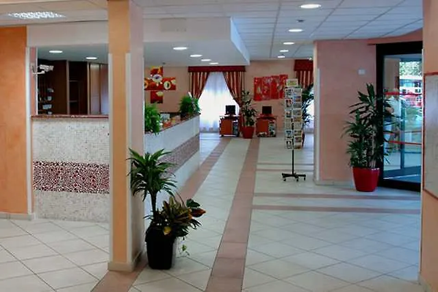 Отель Caravel 4*